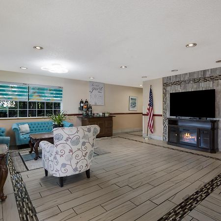 Quality Inn & Suites Medford Airport Esterno foto