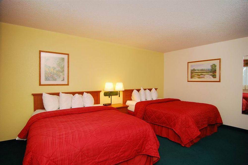 Quality Inn & Suites Medford Airport Esterno foto