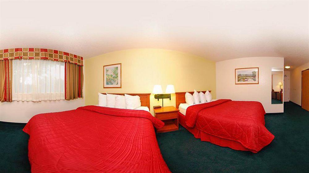 Quality Inn & Suites Medford Airport Esterno foto