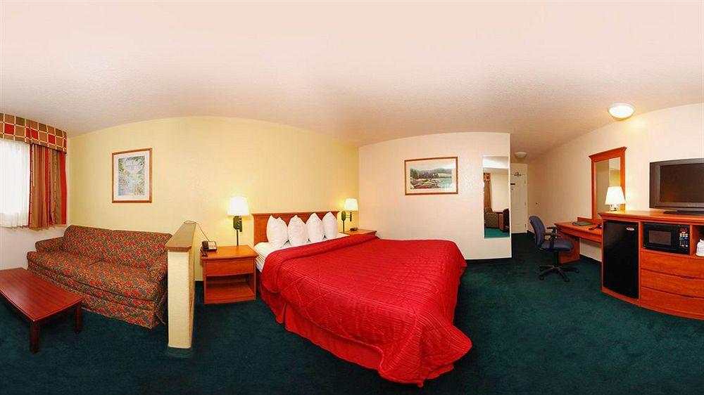 Quality Inn & Suites Medford Airport Esterno foto