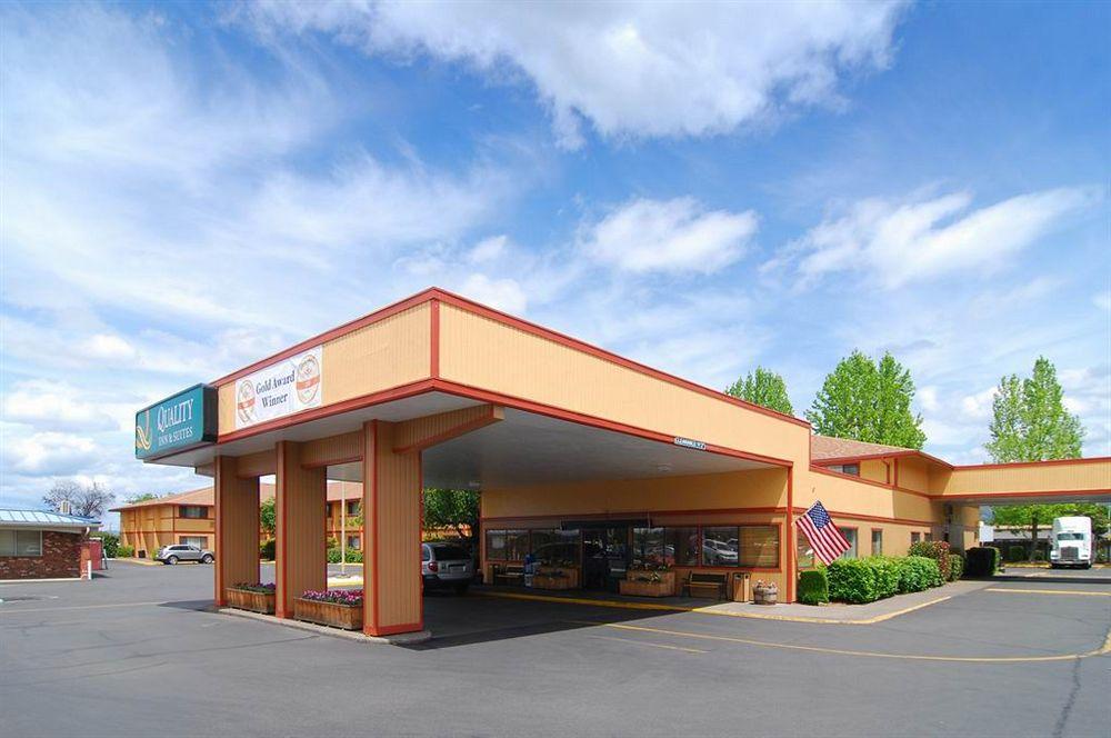 Quality Inn & Suites Medford Airport Esterno foto