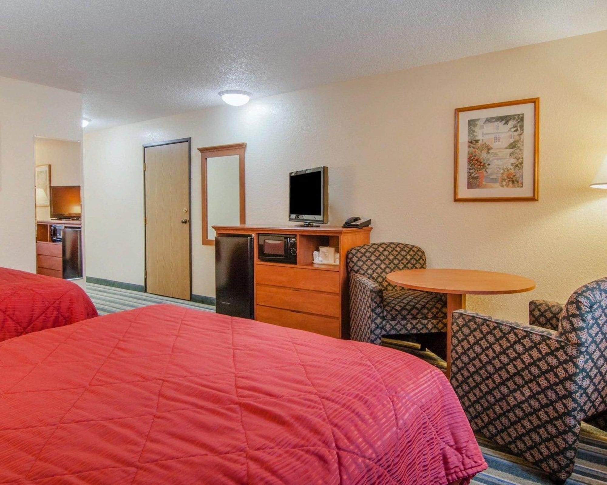 Quality Inn & Suites Medford Airport Esterno foto