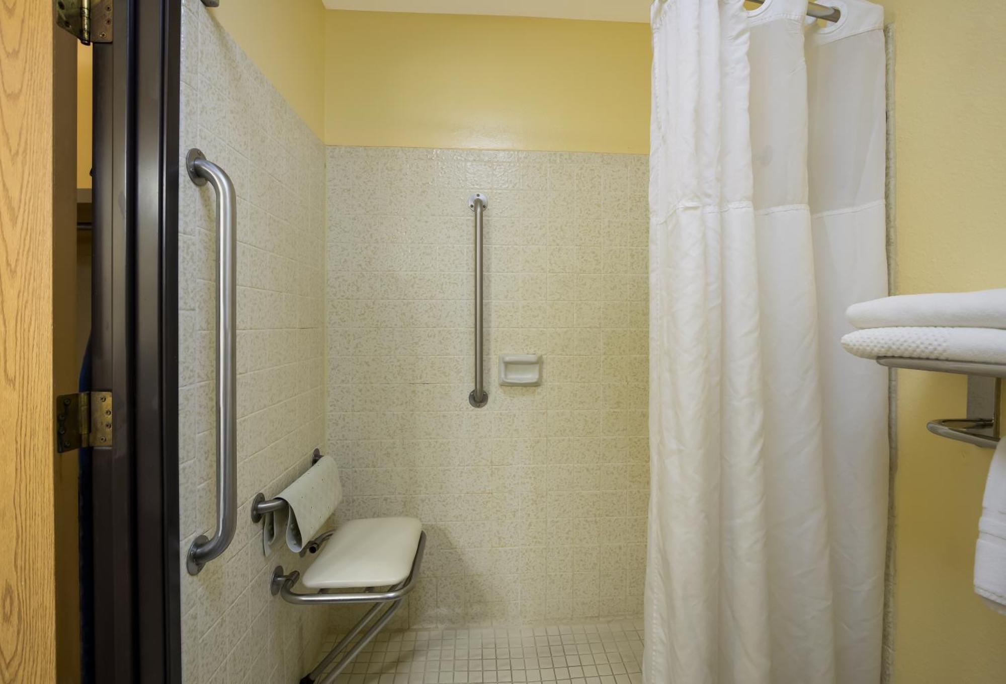 Quality Inn & Suites Medford Airport Esterno foto