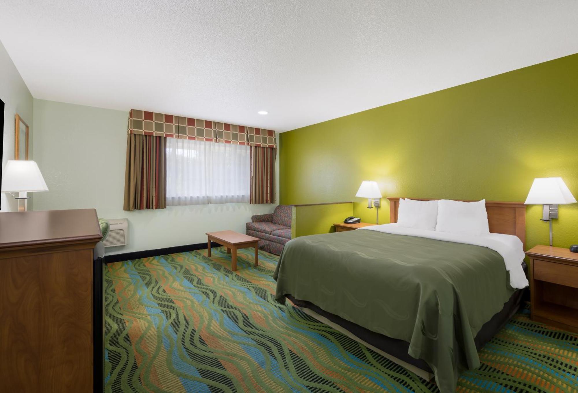 Quality Inn & Suites Medford Airport Esterno foto