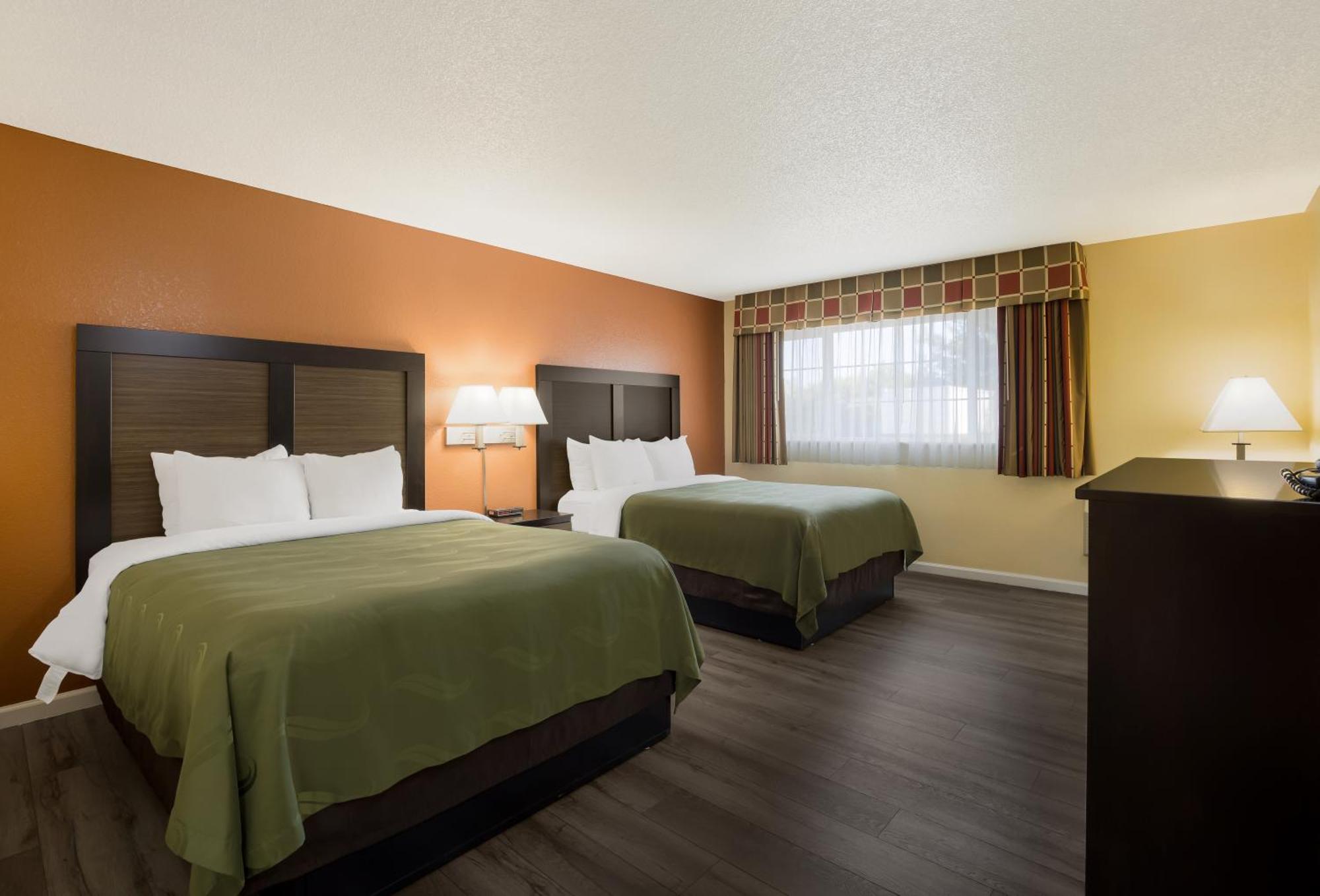 Quality Inn & Suites Medford Airport Esterno foto