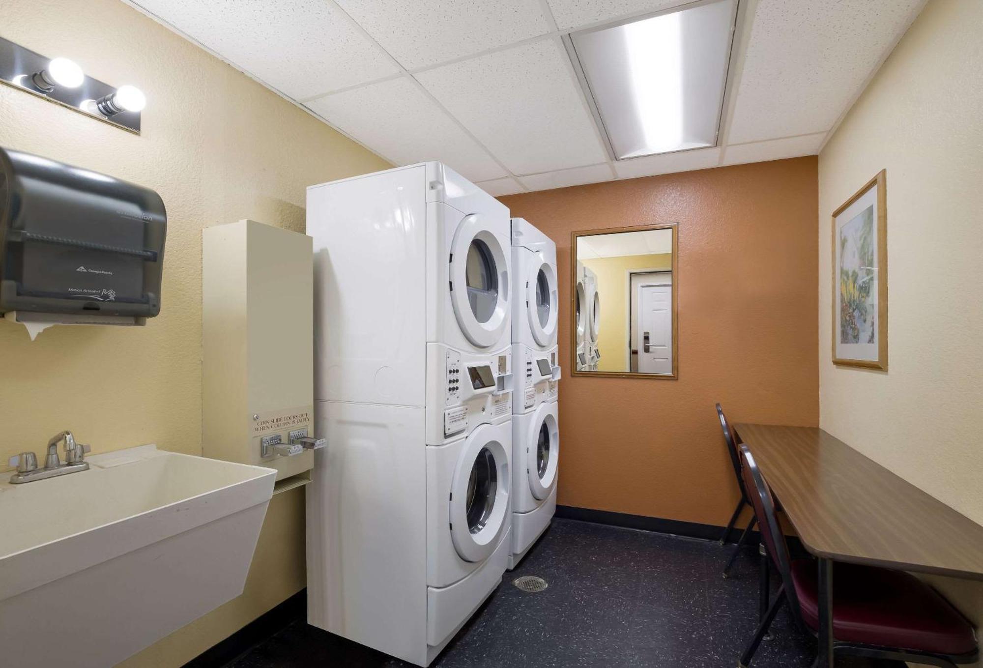 Quality Inn & Suites Medford Airport Esterno foto