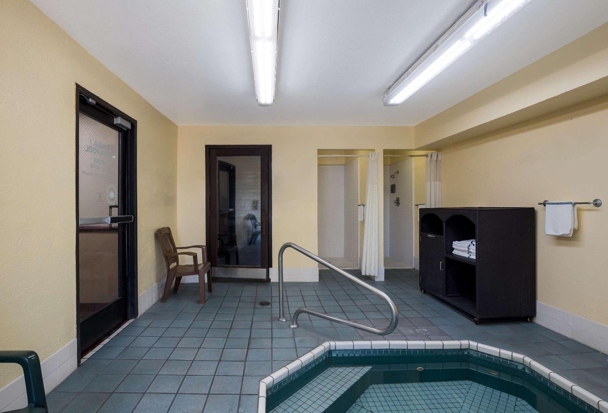 Quality Inn & Suites Medford Airport Esterno foto