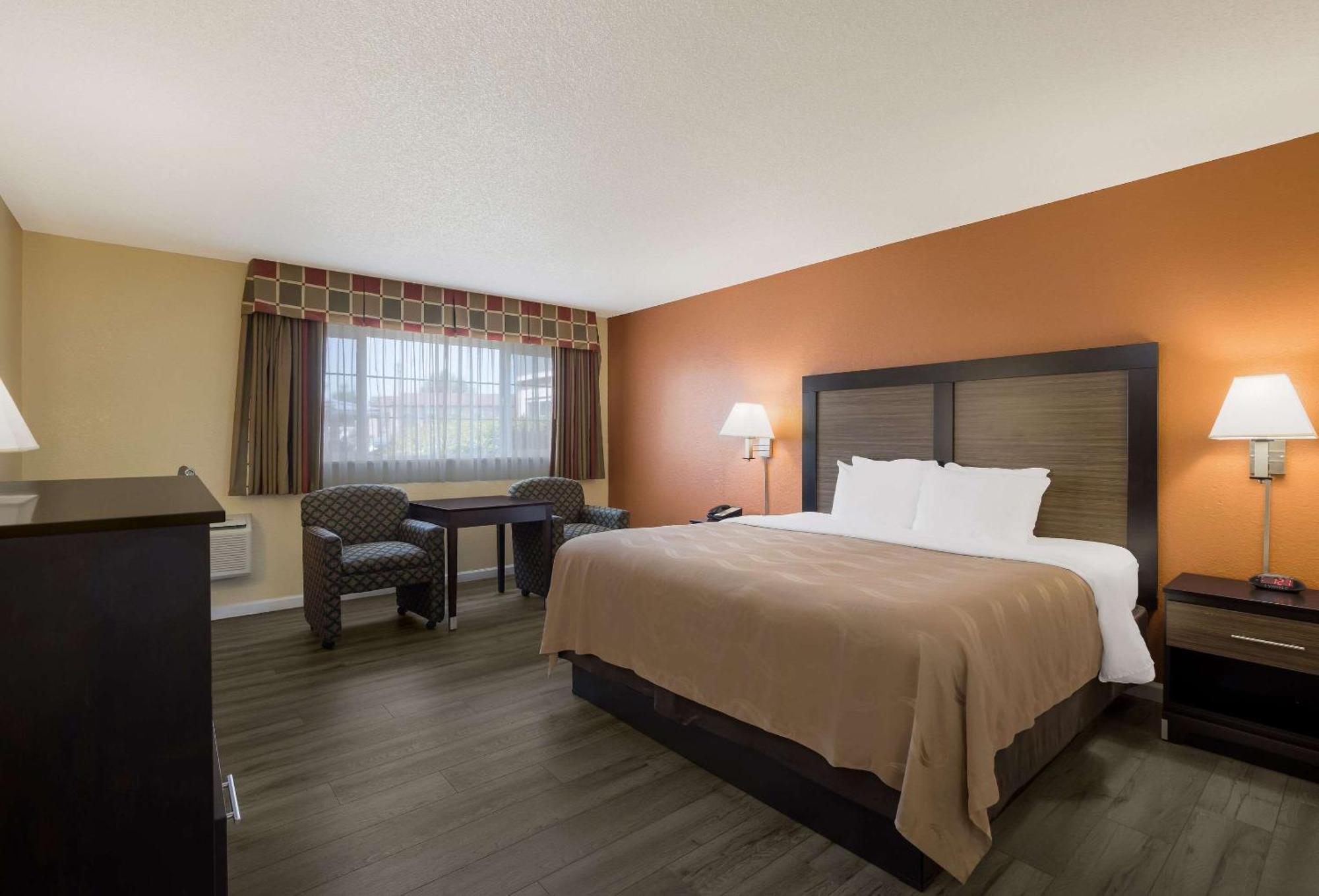 Quality Inn & Suites Medford Airport Esterno foto