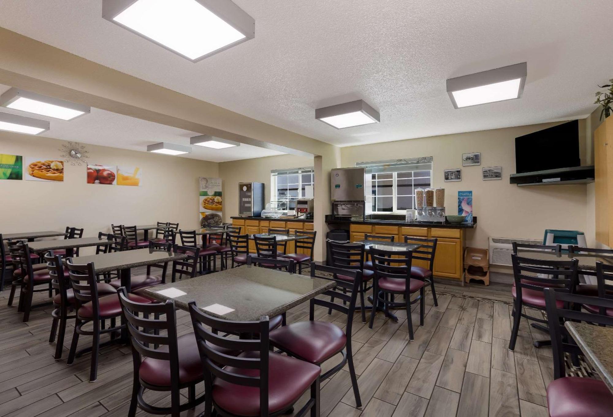 Quality Inn & Suites Medford Airport Esterno foto