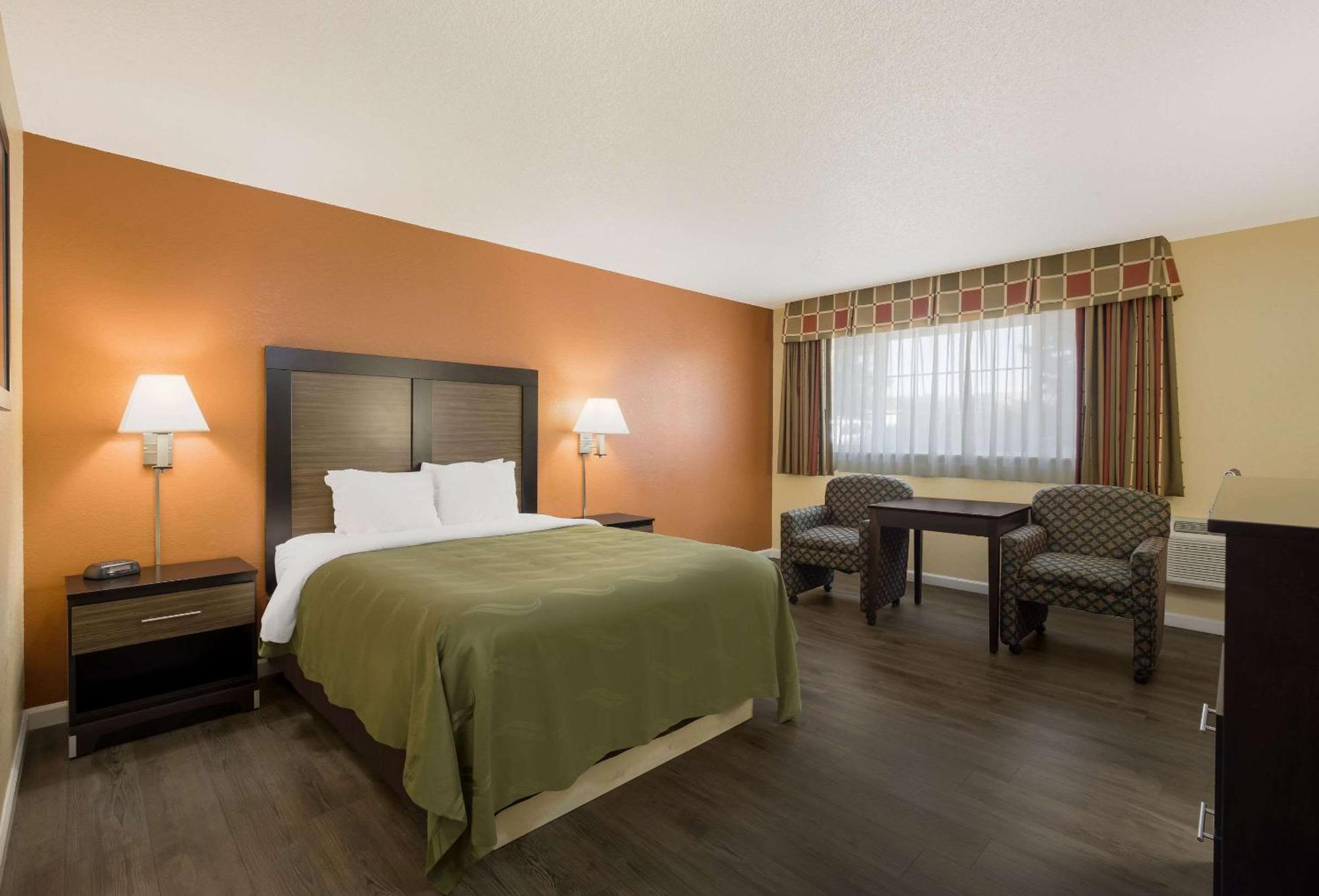 Quality Inn & Suites Medford Airport Esterno foto