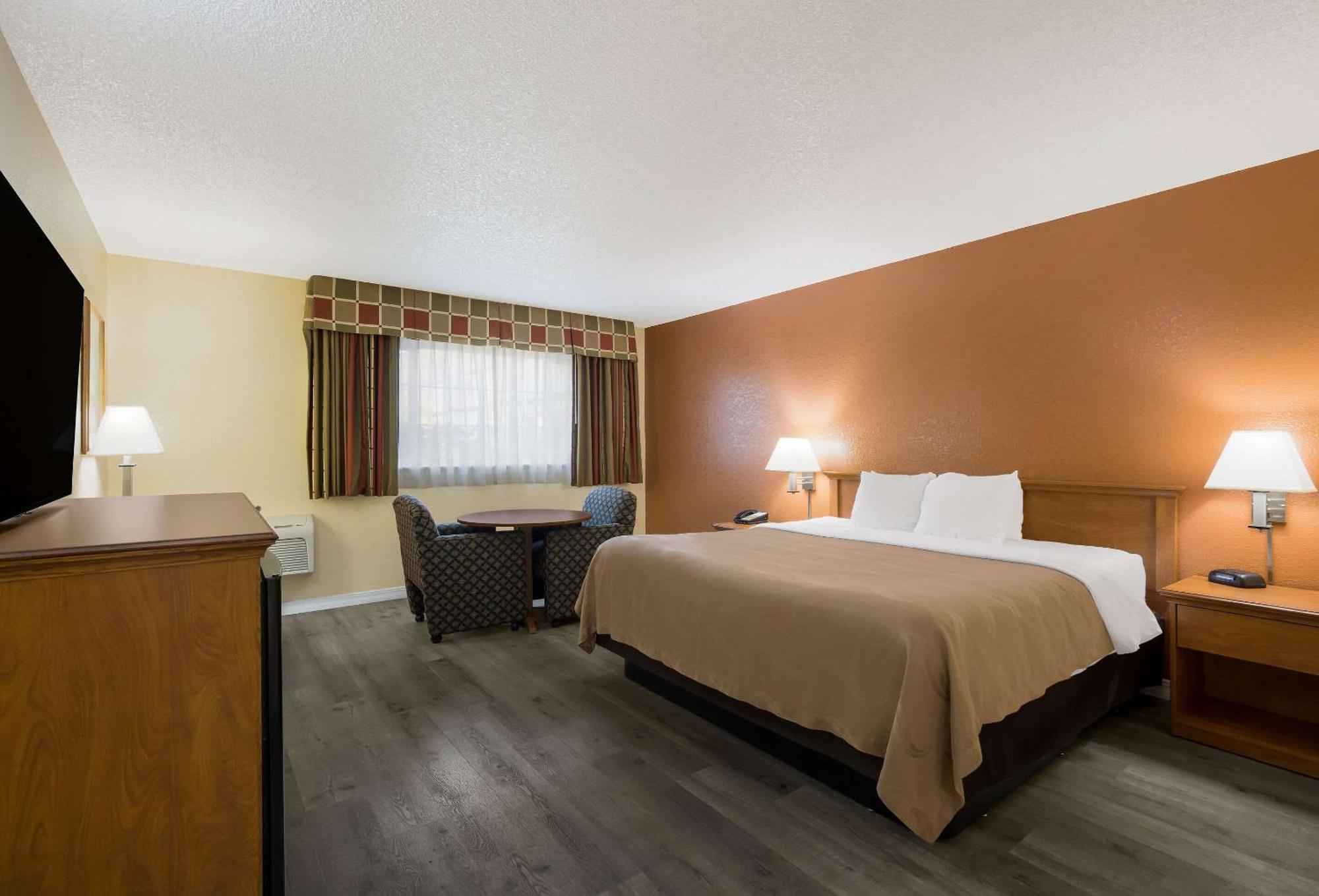 Quality Inn & Suites Medford Airport Esterno foto
