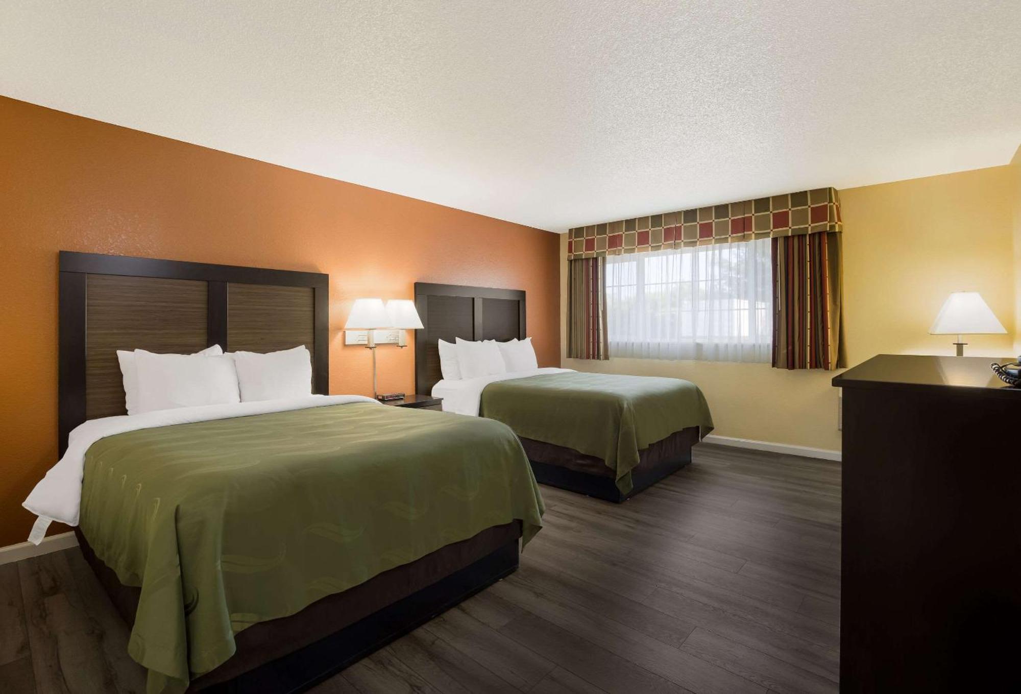 Quality Inn & Suites Medford Airport Esterno foto