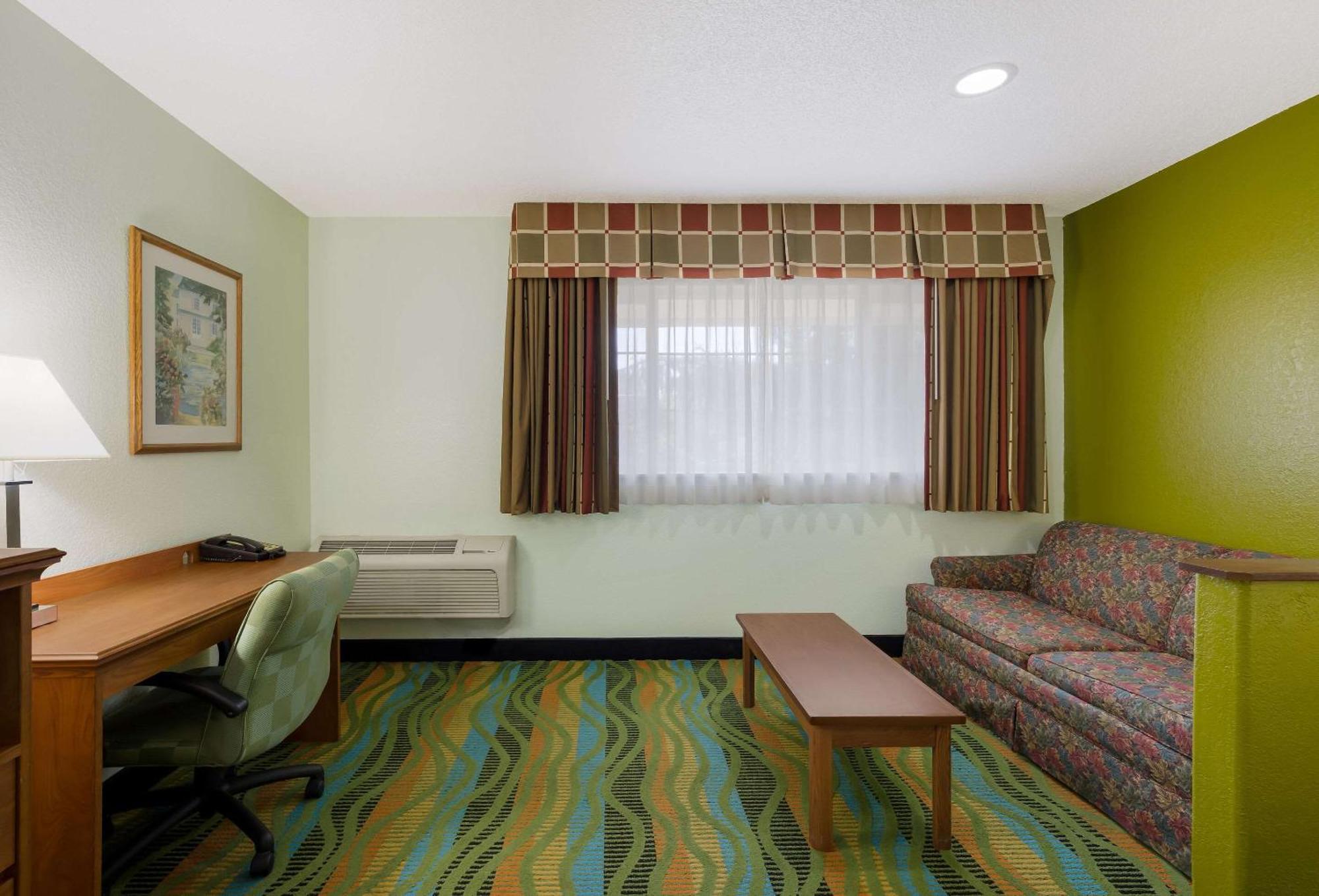 Quality Inn & Suites Medford Airport Esterno foto