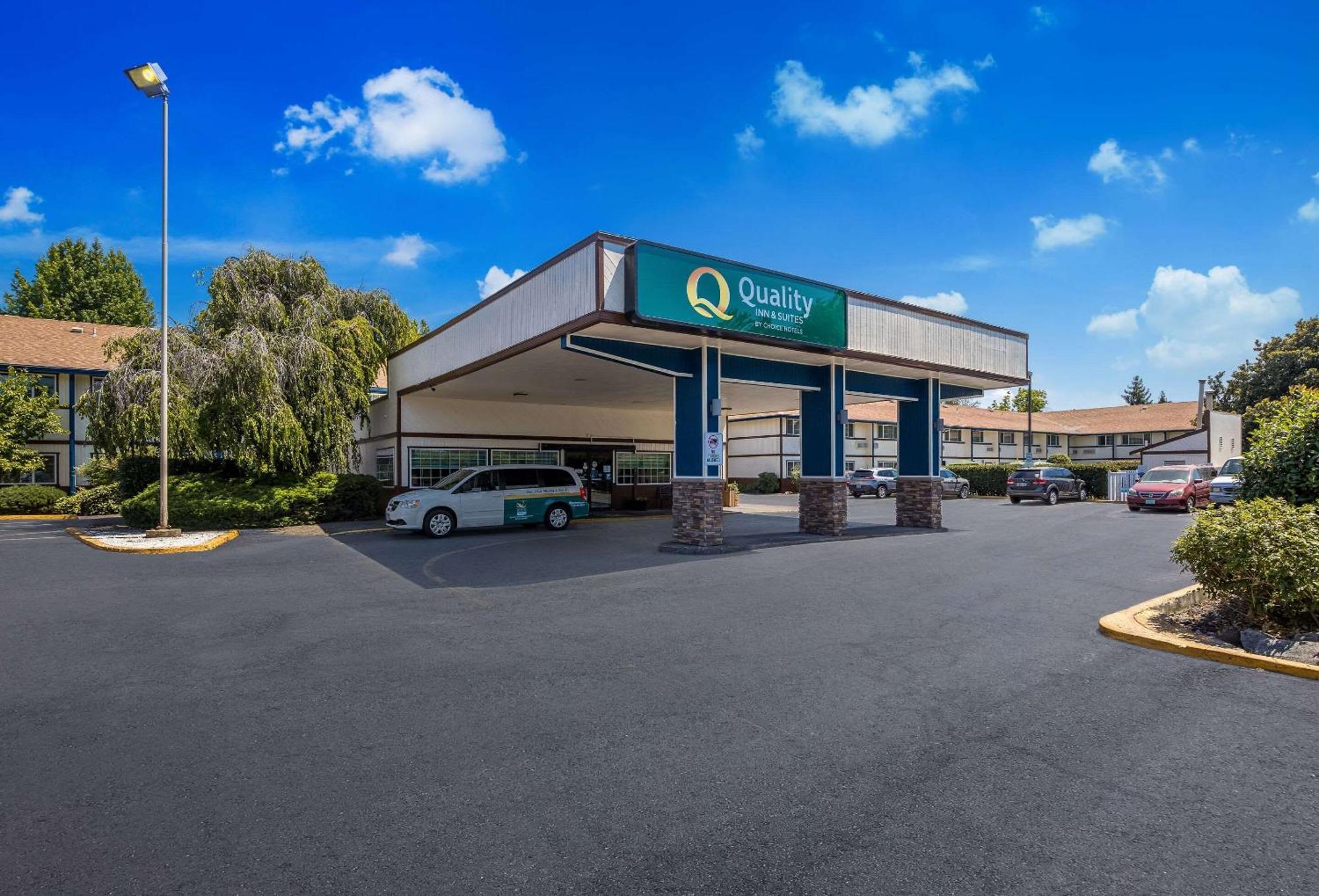 Quality Inn & Suites Medford Airport Esterno foto
