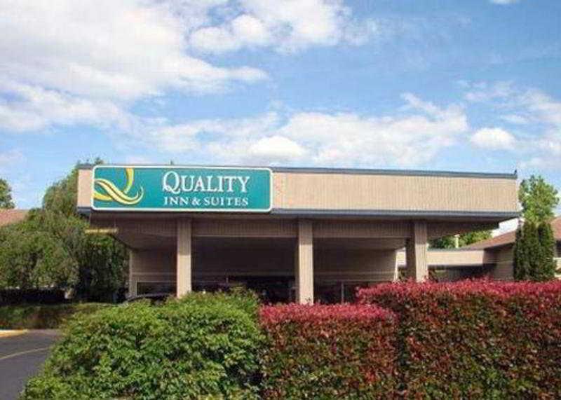 Quality Inn & Suites Medford Airport Esterno foto