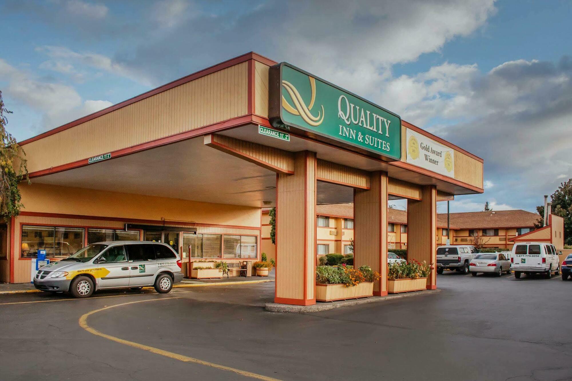 Quality Inn & Suites Medford Airport Esterno foto