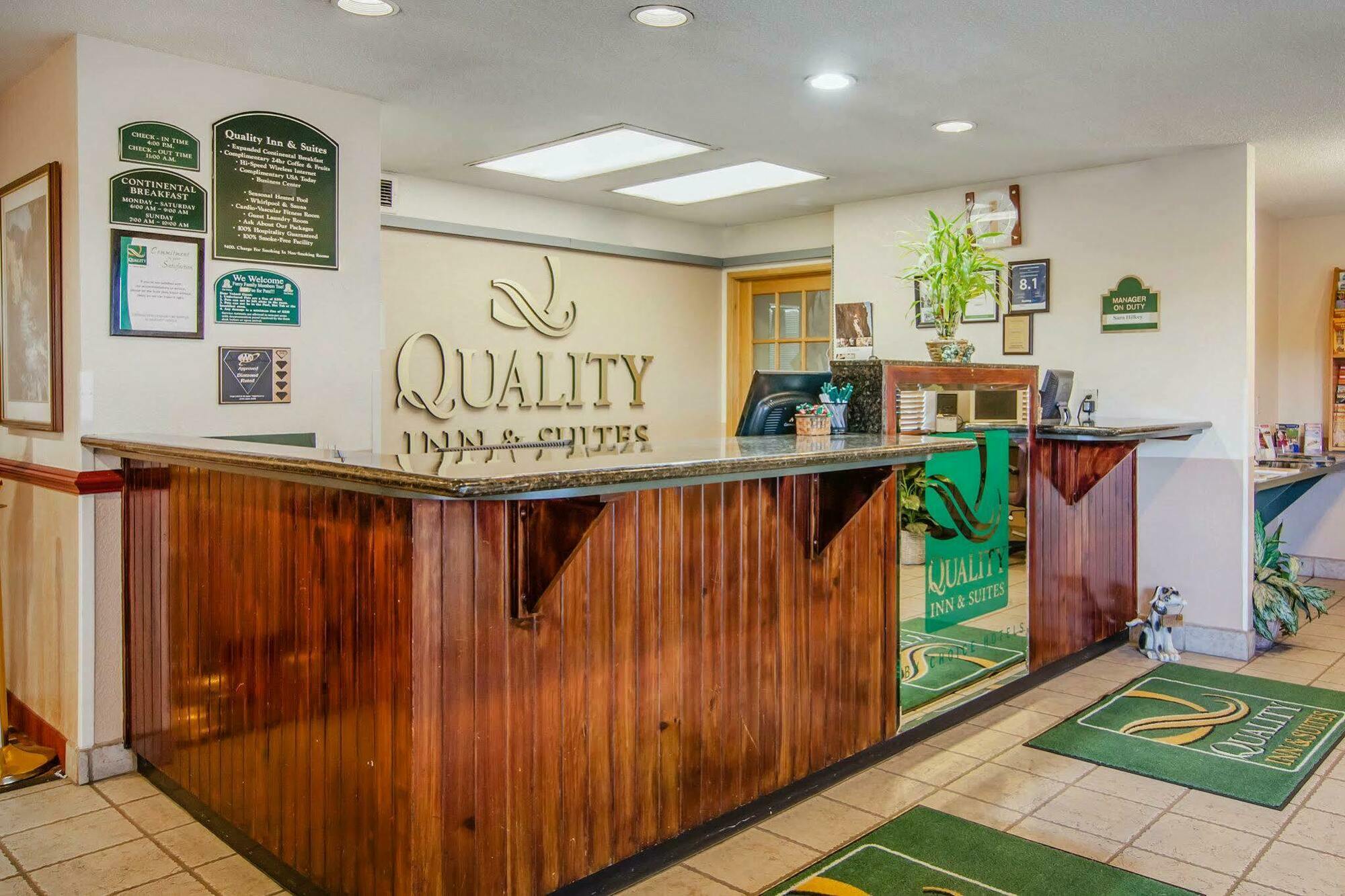 Quality Inn & Suites Medford Airport Esterno foto