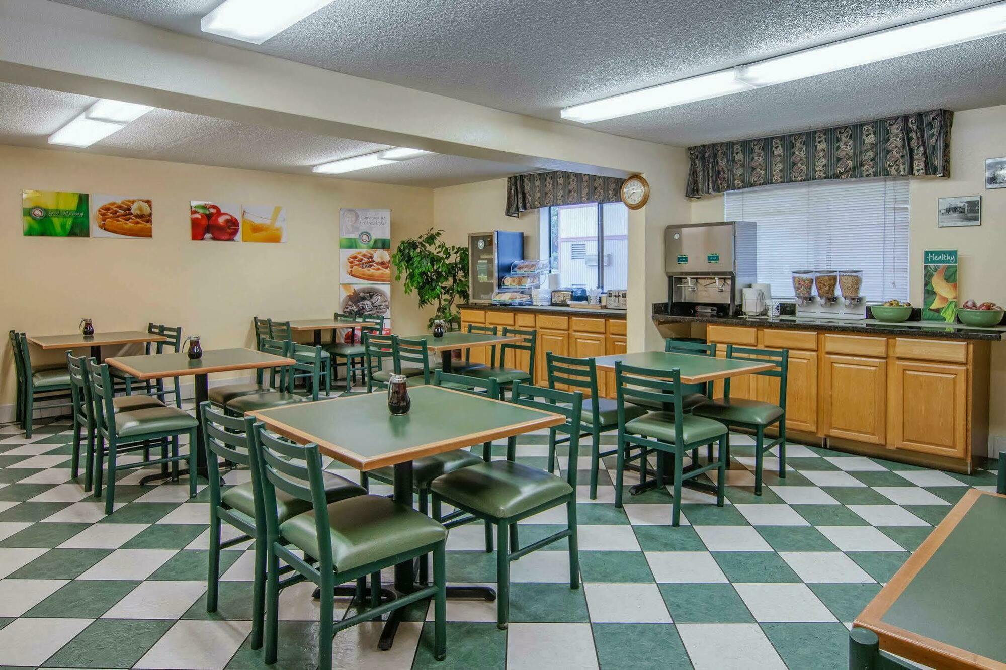 Quality Inn & Suites Medford Airport Esterno foto