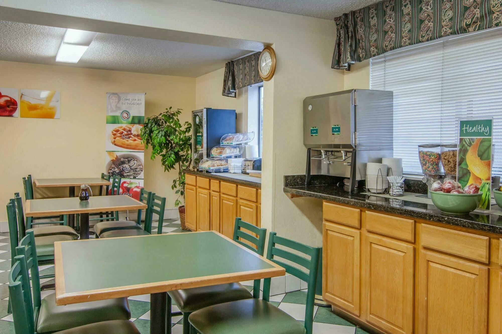 Quality Inn & Suites Medford Airport Esterno foto