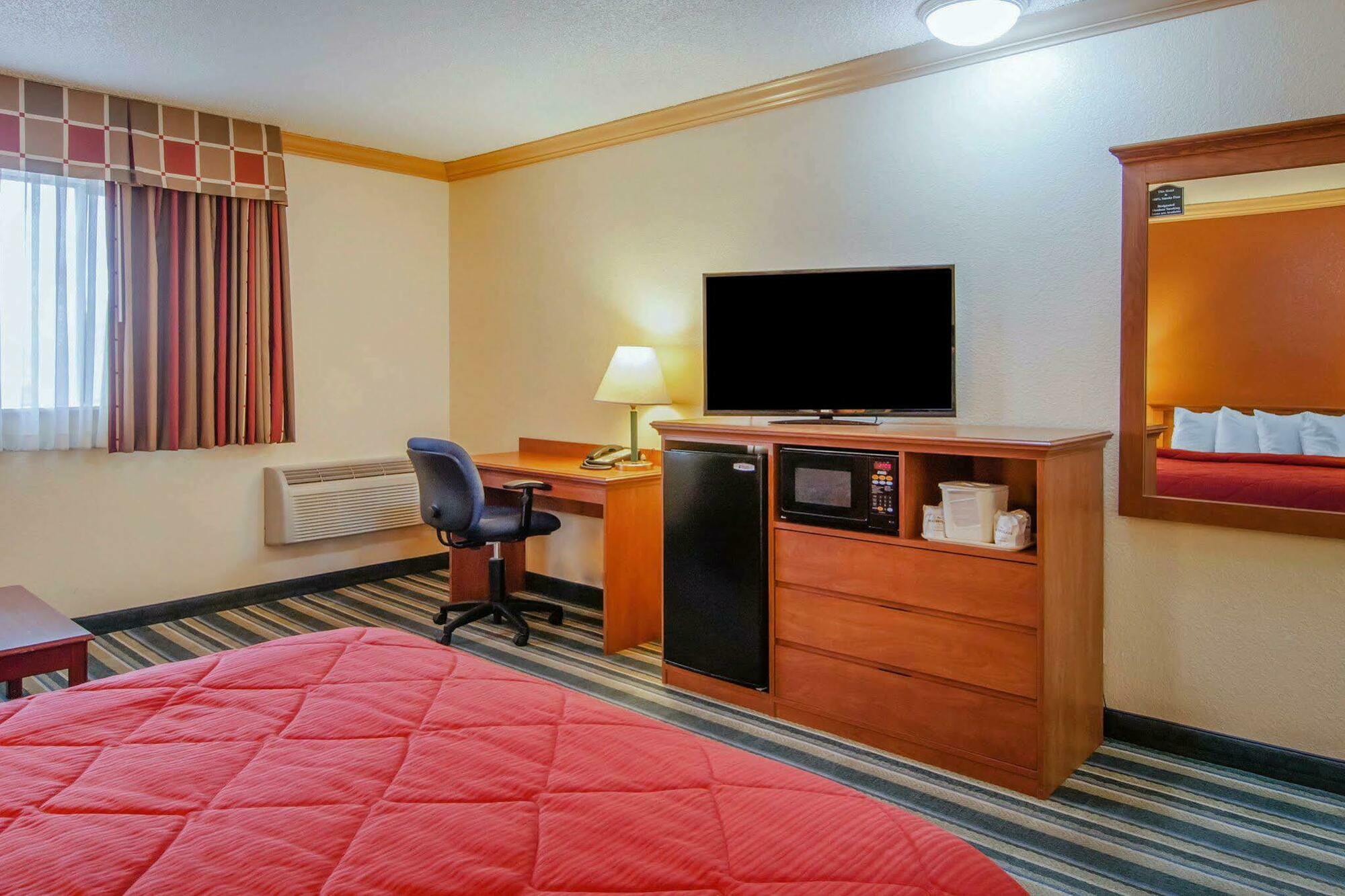 Quality Inn & Suites Medford Airport Esterno foto