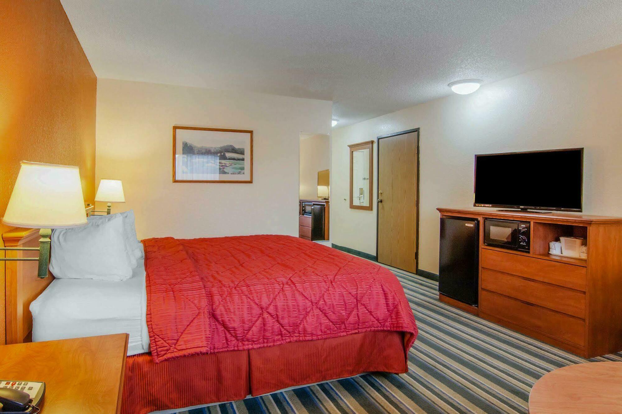 Quality Inn & Suites Medford Airport Esterno foto