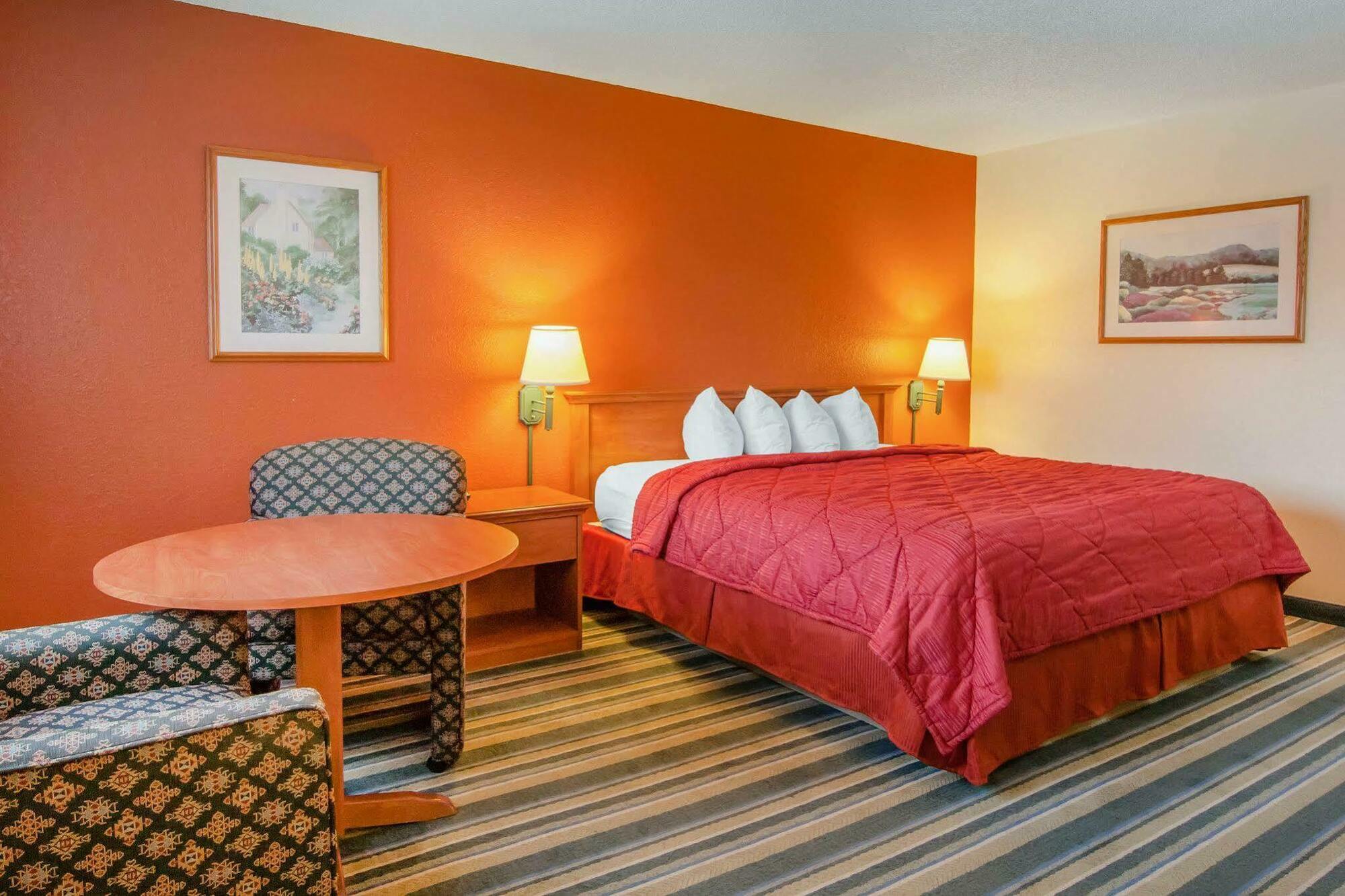 Quality Inn & Suites Medford Airport Esterno foto