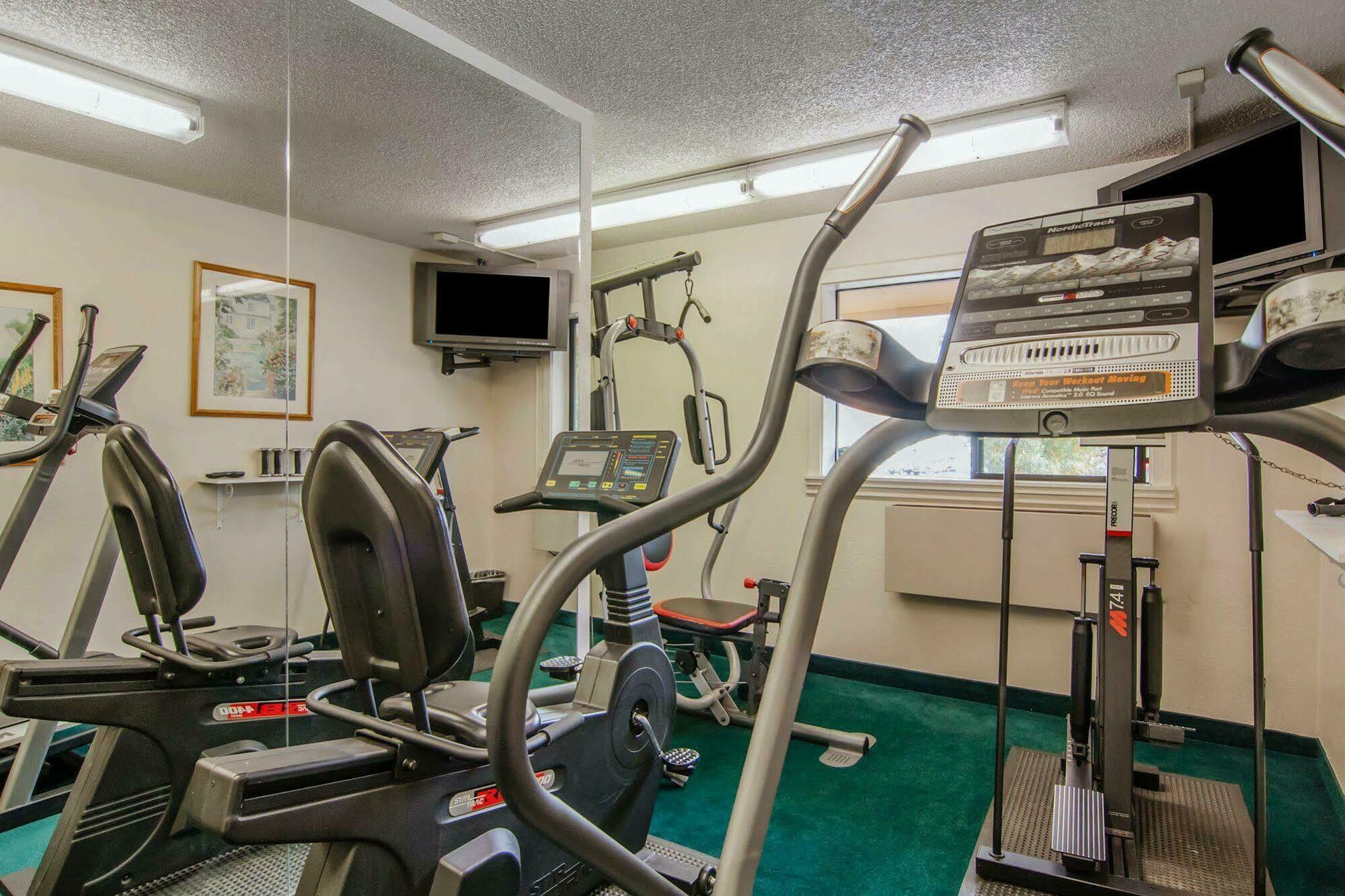 Quality Inn & Suites Medford Airport Esterno foto