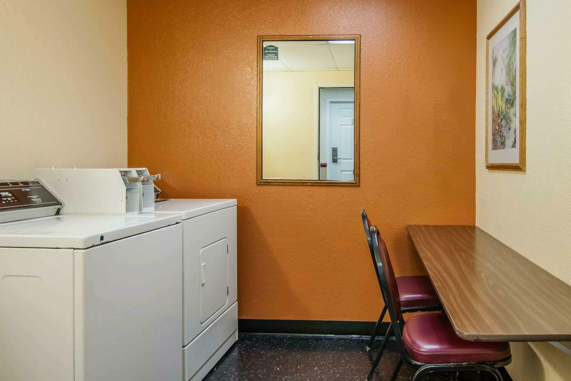 Quality Inn & Suites Medford Airport Esterno foto