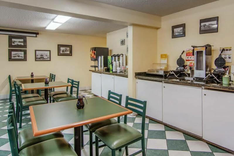 Quality Inn & Suites Medford Airport Esterno foto